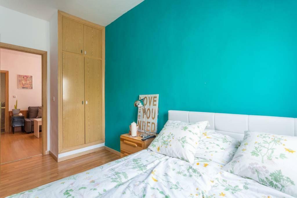 Apartamento Urgel Madrid Bagian luar foto