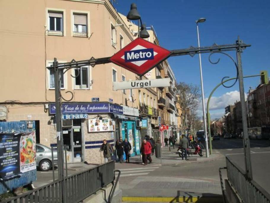 Apartamento Urgel Madrid Bagian luar foto